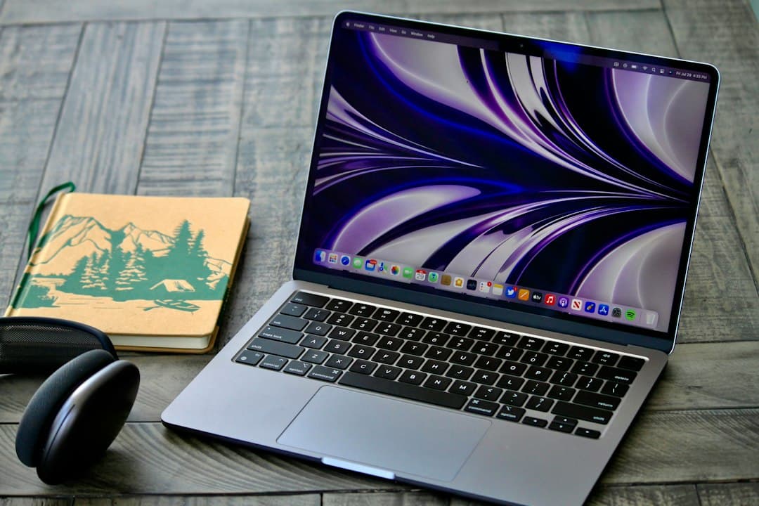 Apple porta il touch sui MacBook Pro: OLED e prezzi da 3.399 euro