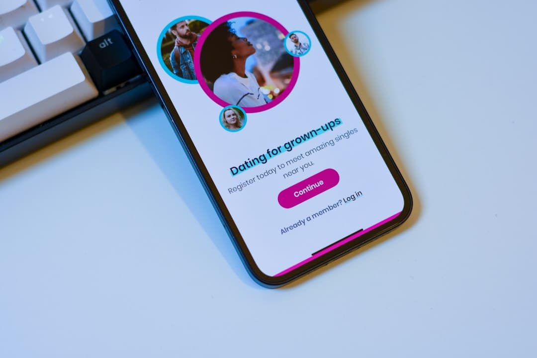 Emma-6 torna online: il chatbot italiano cresce, ma le risposte fanno discutere