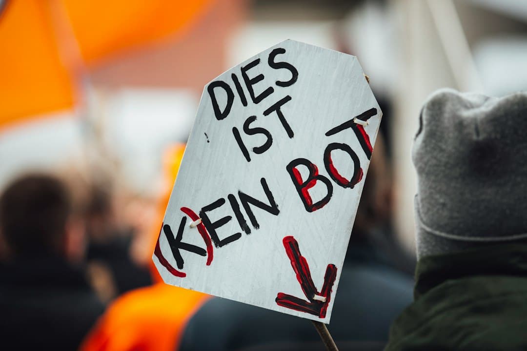 Philadelphia, arrestata dopo aver bloccato un robot di Uber Eats