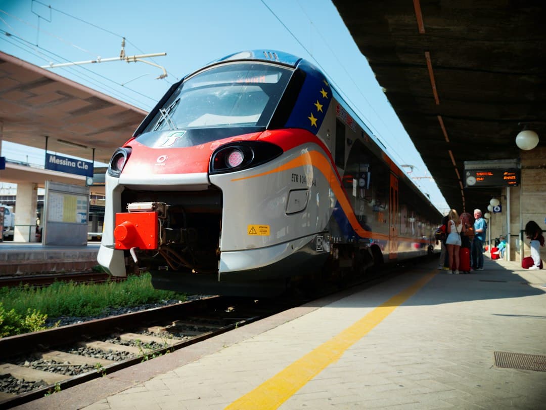 Sei agenti AI cercano un rimborso ferroviario: inventano scuse e inviano 187 messaggi